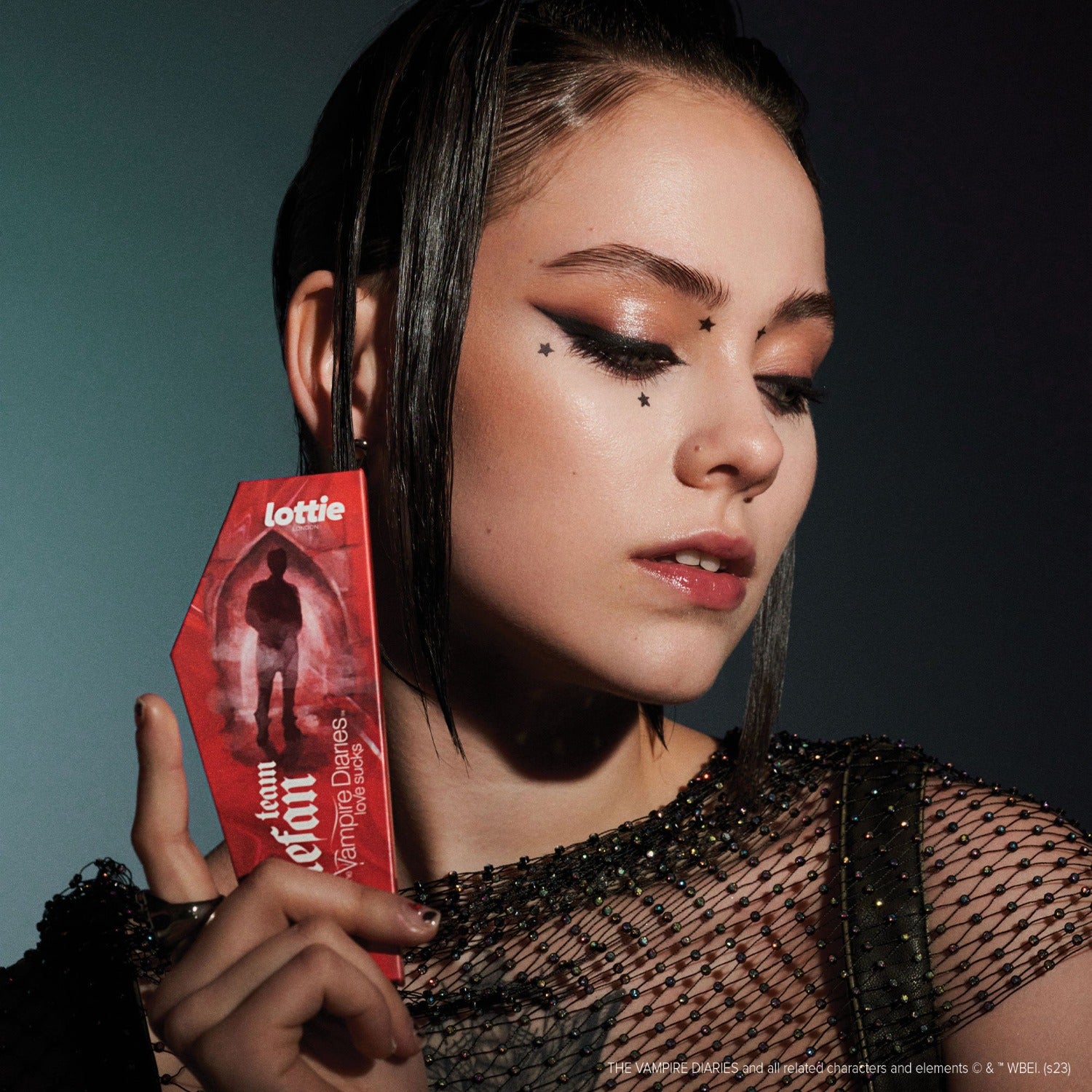 the vampire diaries x eyeshadow palette - team stefan